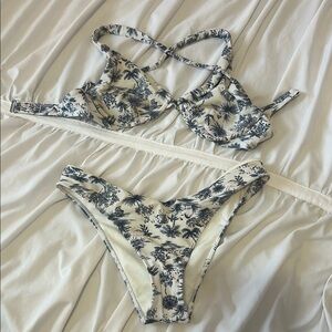 Abercrombie & Fitch Blue and White Floral bikini set